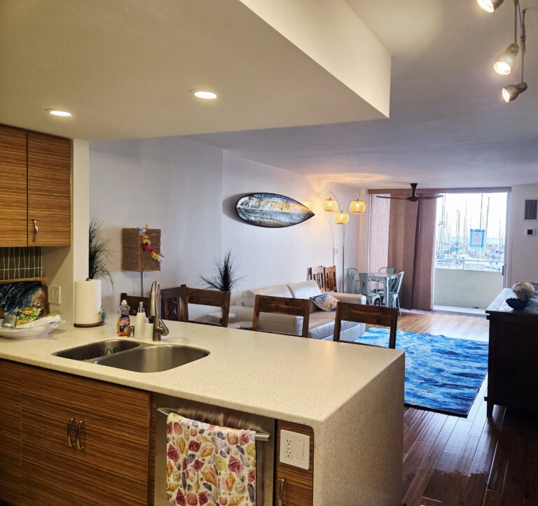 Kitchen breakfast bar